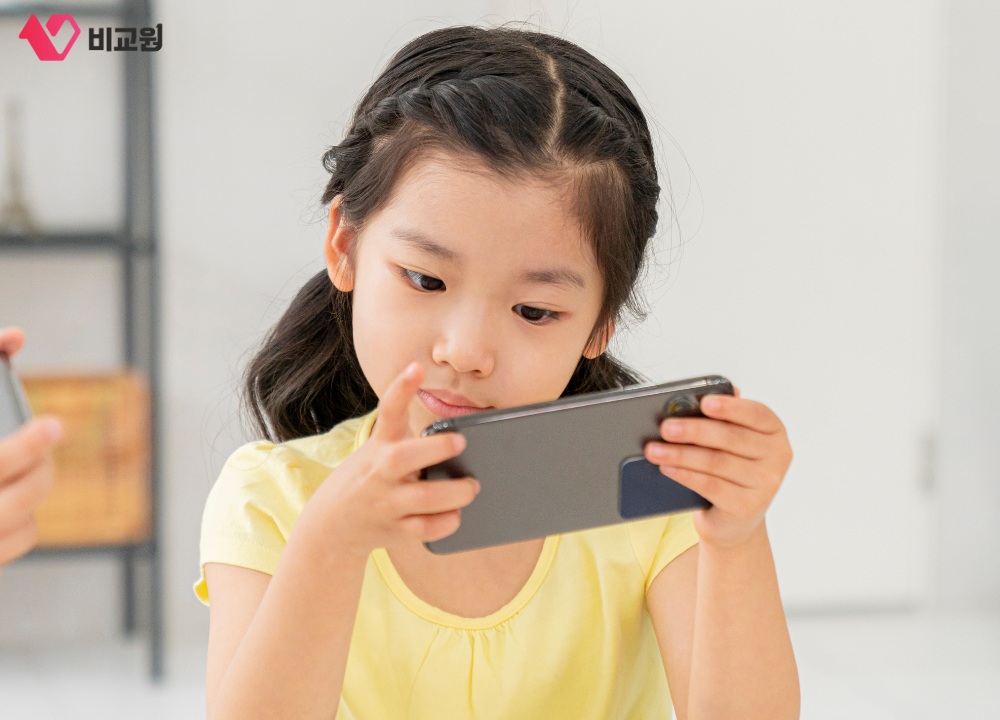 ���б� �޴����� ����ϰ� �ִ� ���