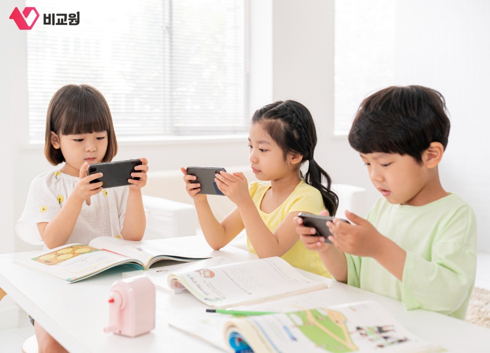 ���б� �޴����� ����ϰ� �ִ� ���̵� ���